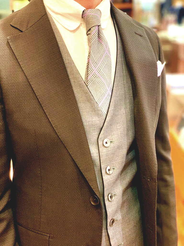 結婚式に茶色のスーツはNG？ | SUIT LIBRARY 