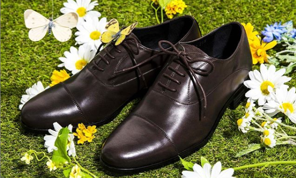 ネイビースーツに合わせる革靴はブラウンで決まり！？ | SUIT LIBRARY 