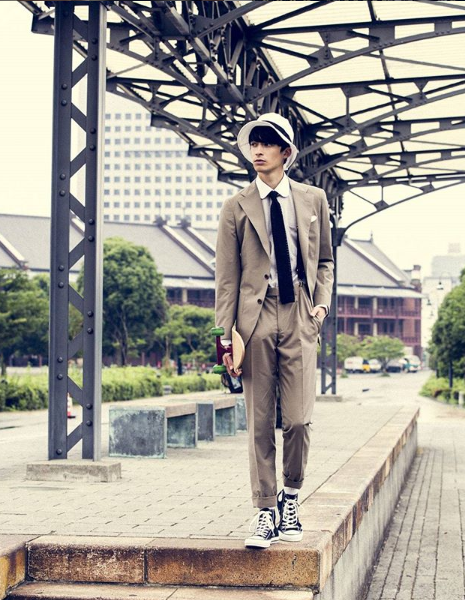 プロが選ぶ、ベージュスーツに合わせるネクタイ ベストセレクション  