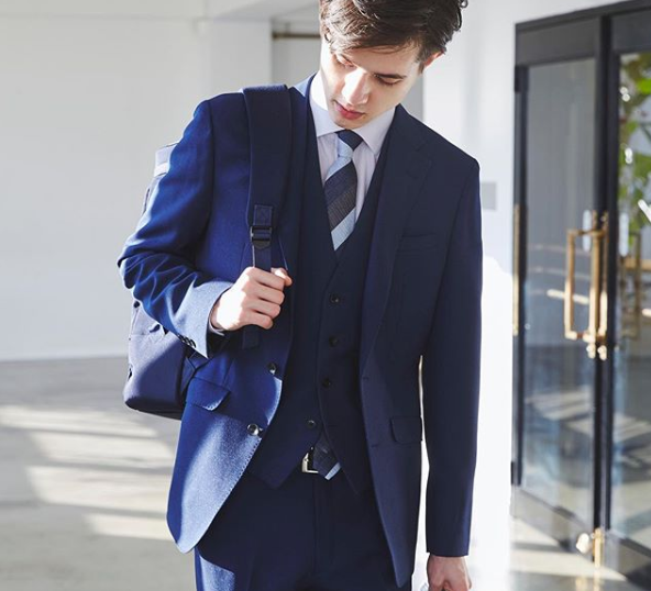 メンズ ビジネススーツ 3ピーススーツ イケメン スーツセット 紳士用 ジェント スリーピーススーツとは？かっこいい着こなしや似合う体型、失礼に