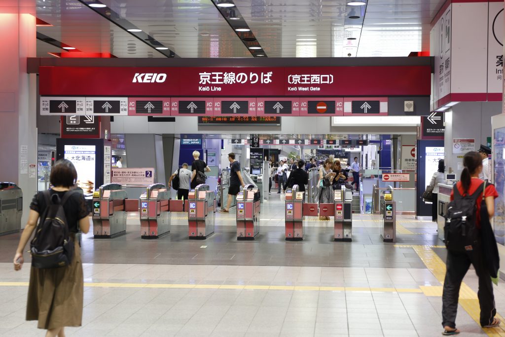 京王線新宿駅改札