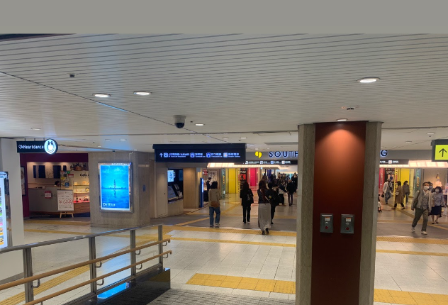 大阪駅構内画像。