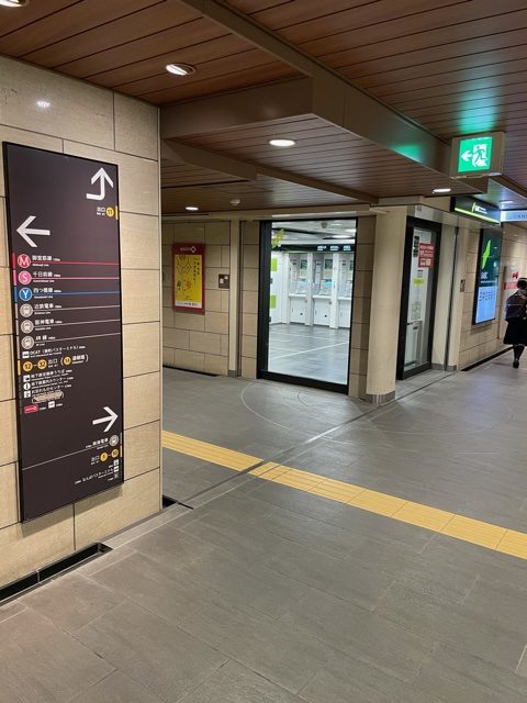 駅地下通路