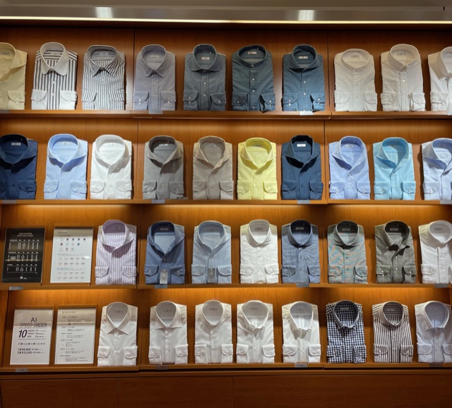 新宿南店　店内画像。シャツの陳列棚。