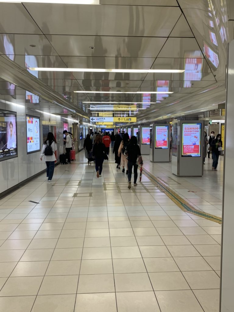 地下鉄栄駅の一番出口の画像