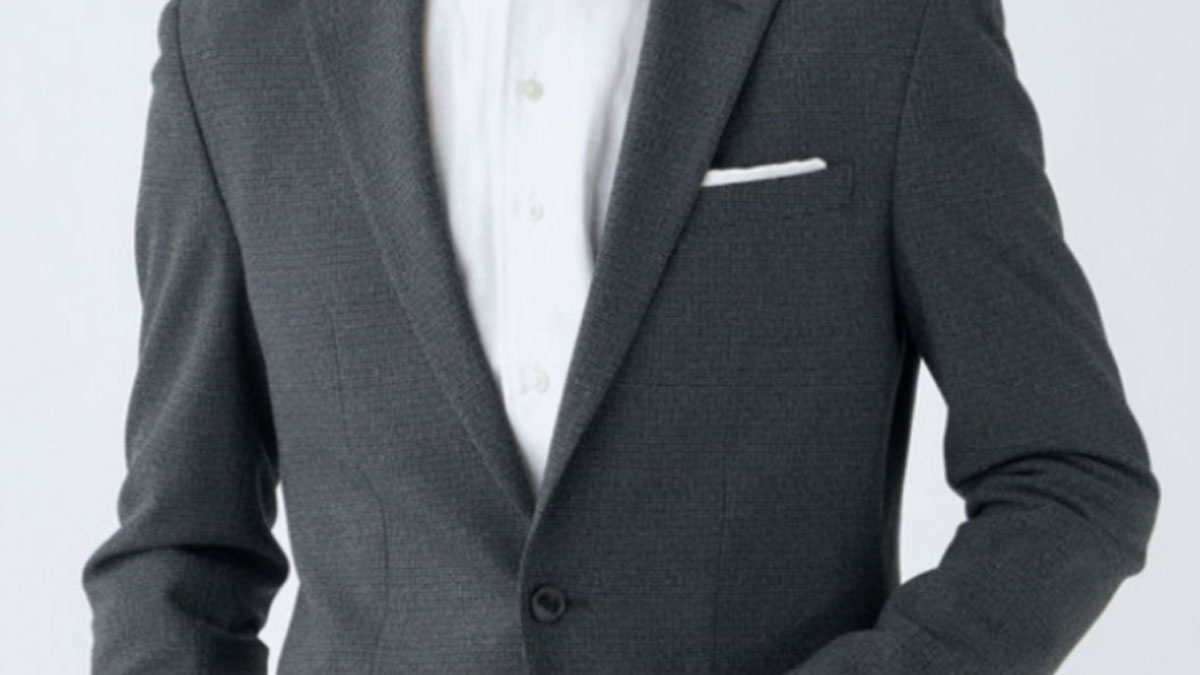 ダークグレースーツの着こなし術を伝授！ネクタイ・シャツの選び方も