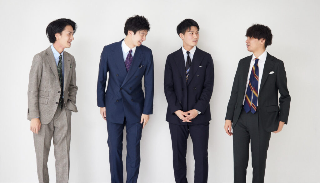 成人式のスーツを着ている男性4人の写真