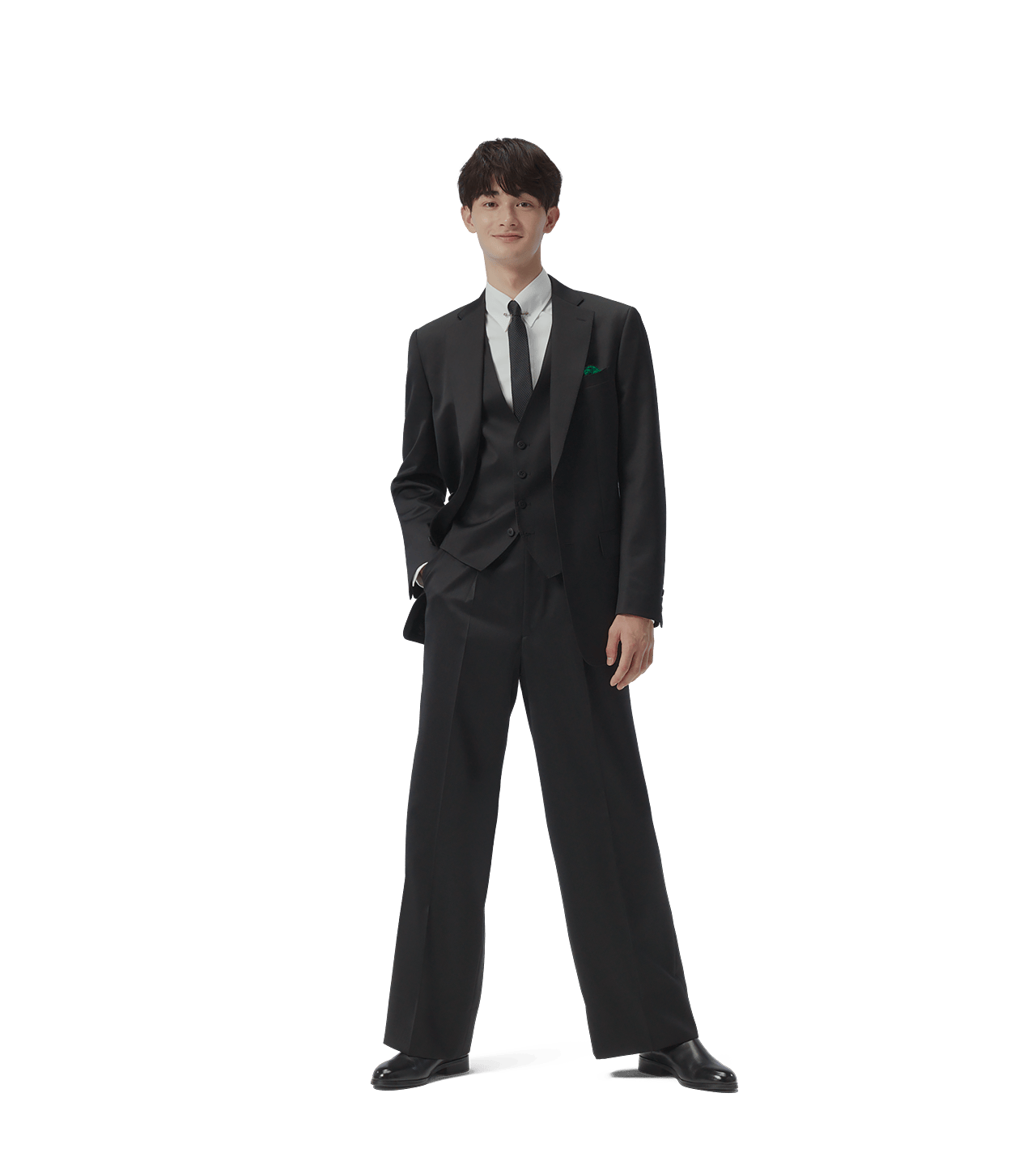 黒のワイドパンツスーツを着用したモデル